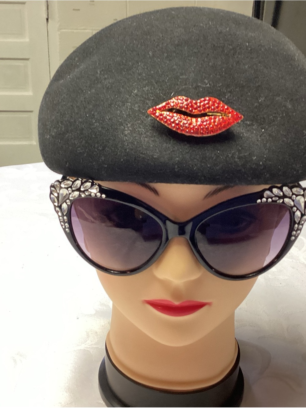 Embellished Black Felt Beret with Red Lip Pin - Women Accessories